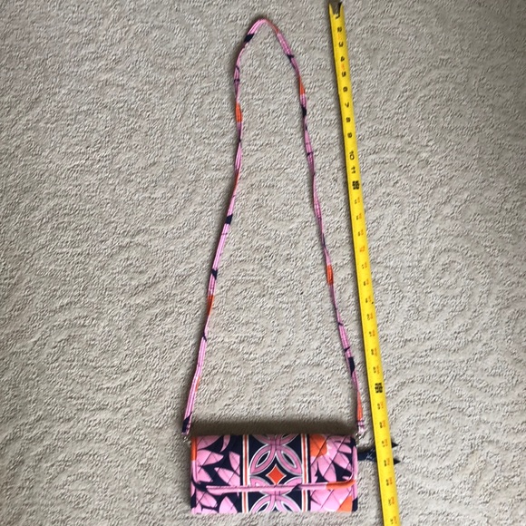 Vera Bradley Handbags - NEW Vera Bradley Crossbody wallet